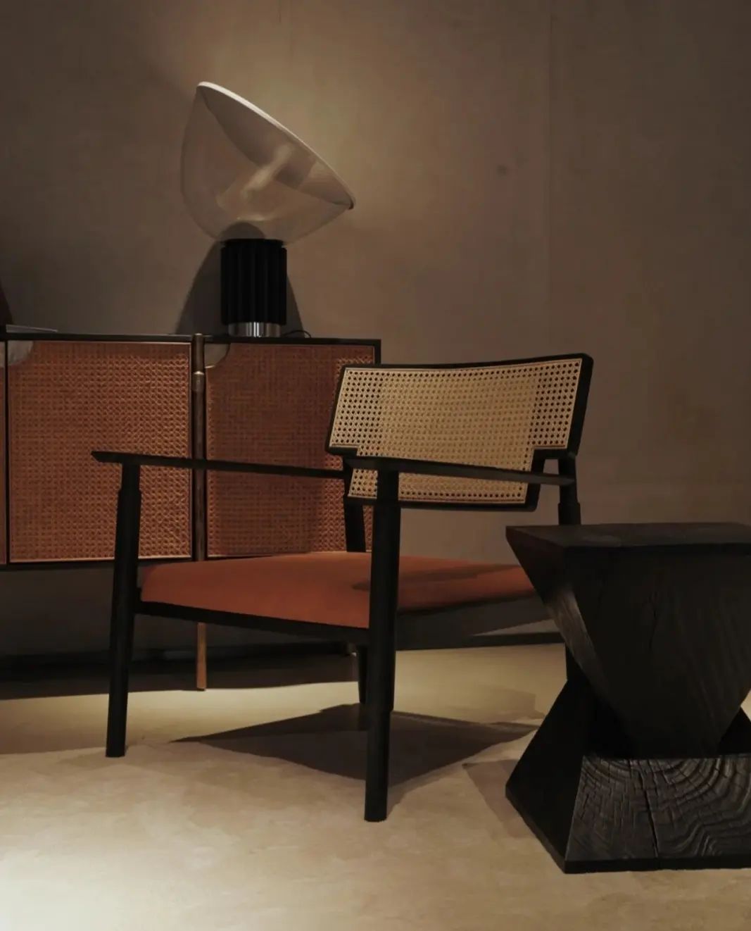 Кресло с сеточкой и подлокотниками Vintage